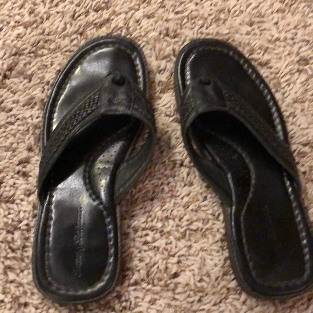 Tommy Bahama men’s sandal.
